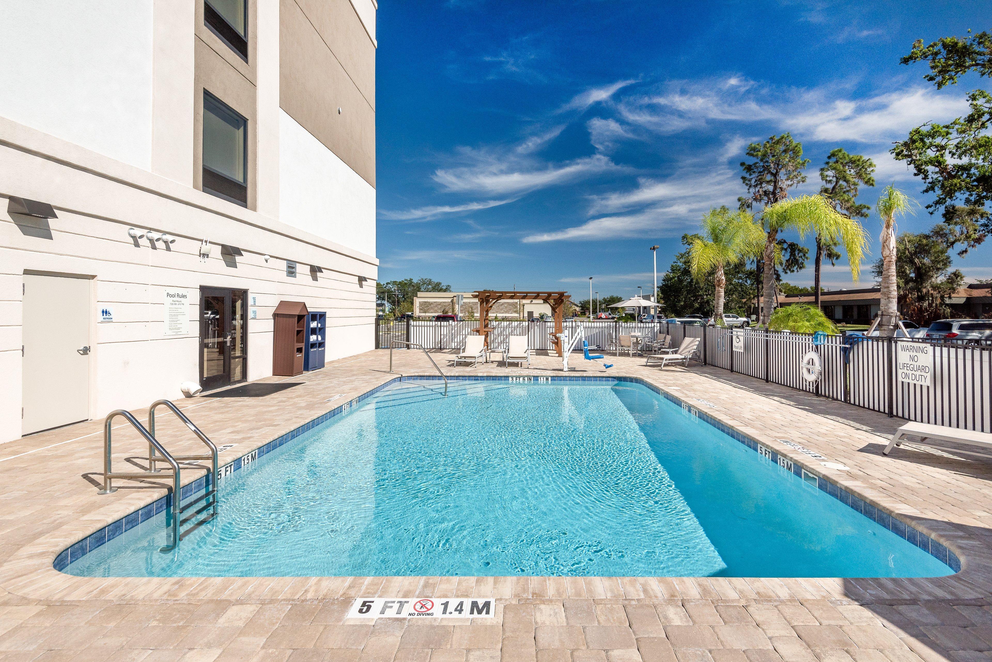 Holiday Inn Express & Suites Lakeland South, An Ihg Hotel Exterior photo
