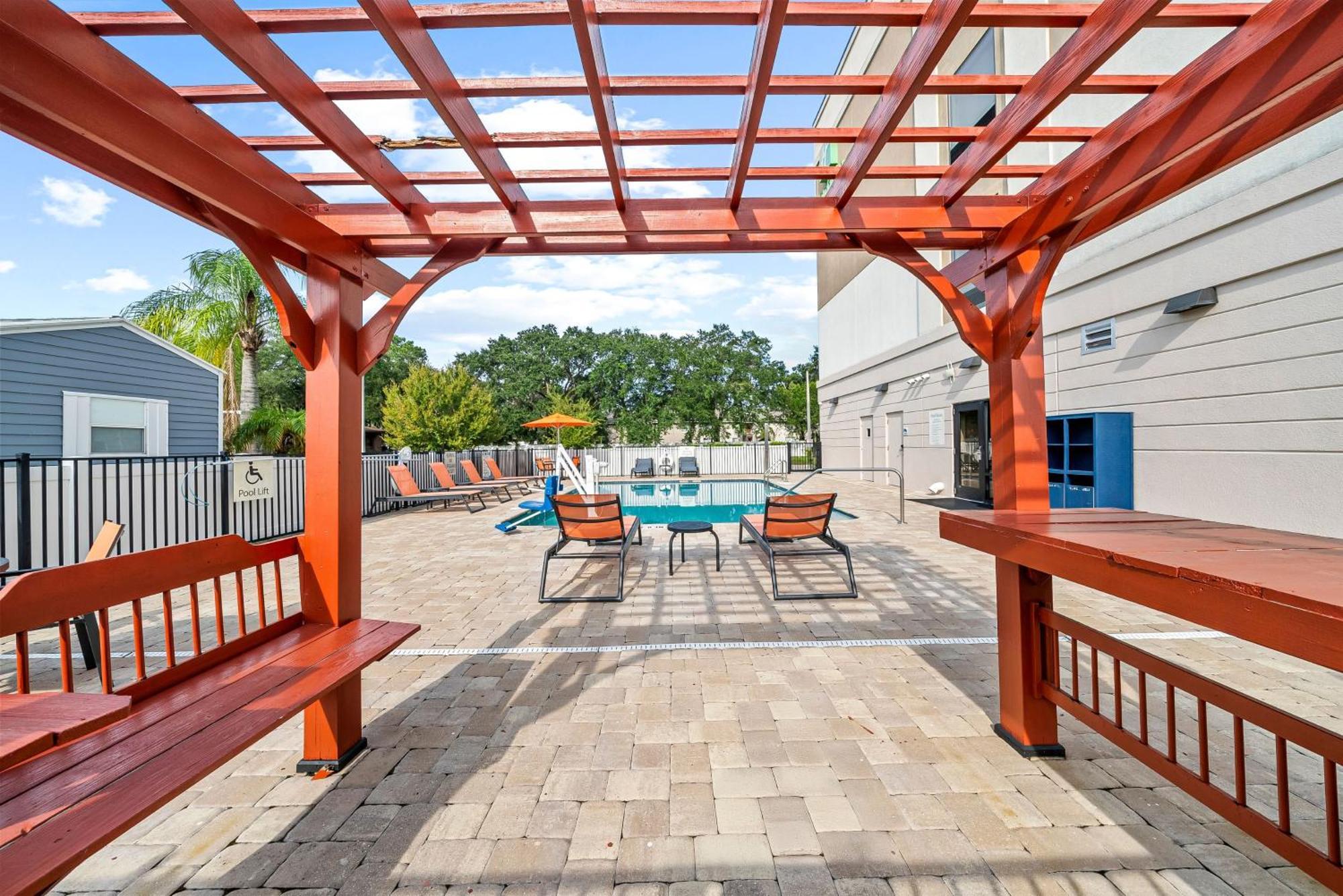 Holiday Inn Express & Suites Lakeland South, An Ihg Hotel Exterior photo