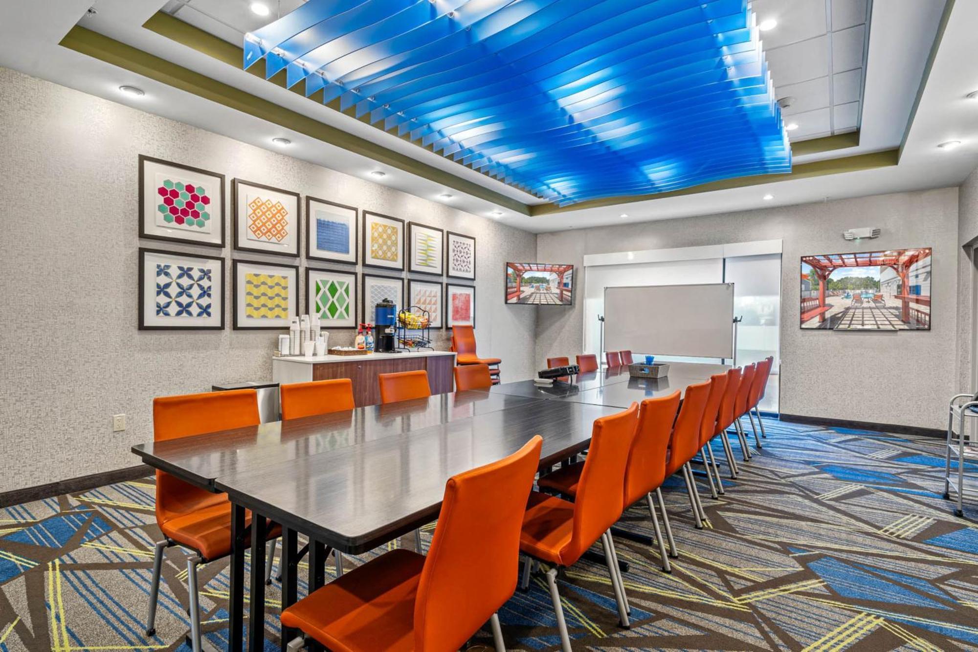 Holiday Inn Express & Suites Lakeland South, An Ihg Hotel Exterior photo