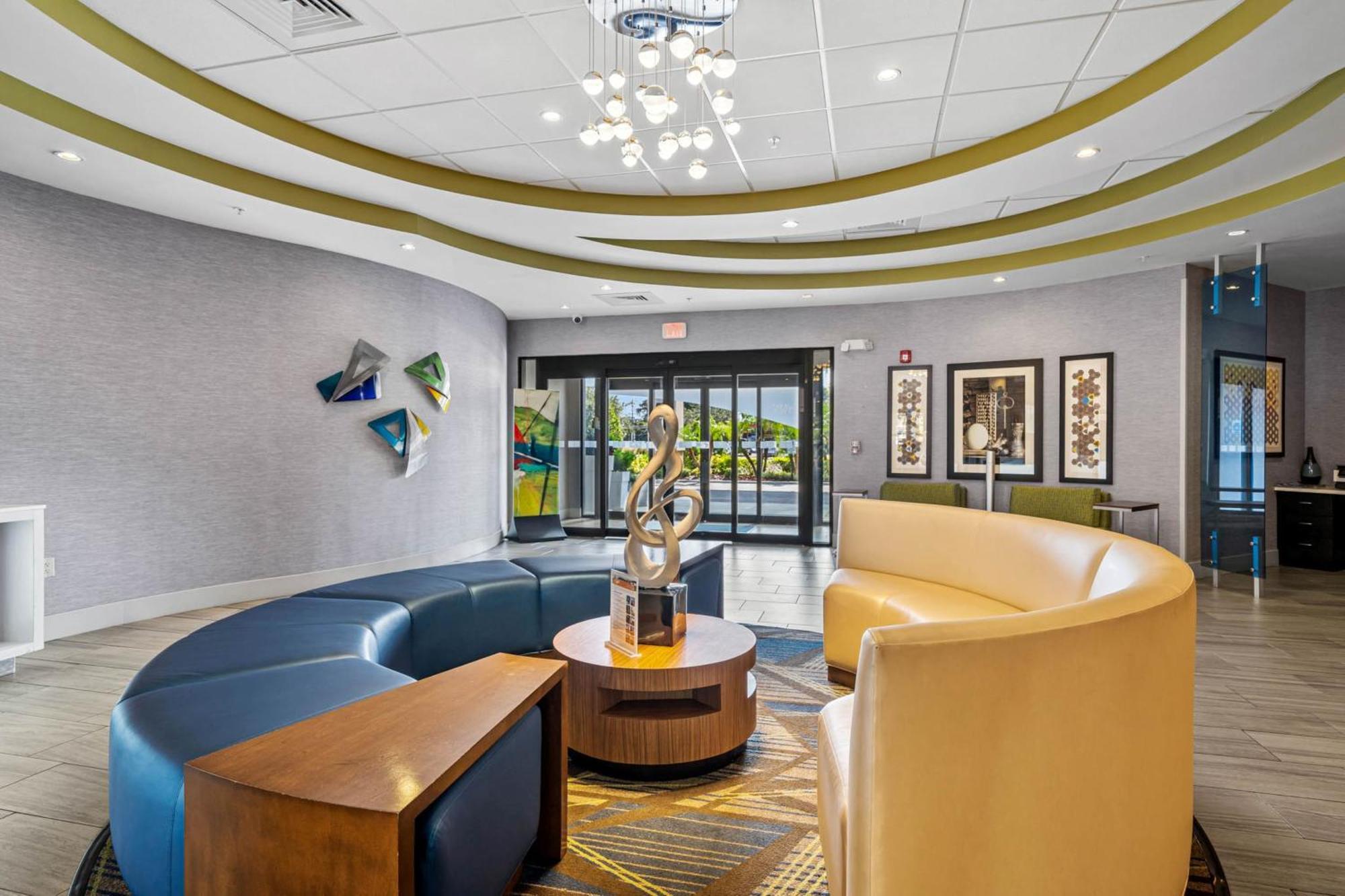 Holiday Inn Express & Suites Lakeland South, An Ihg Hotel Exterior photo
