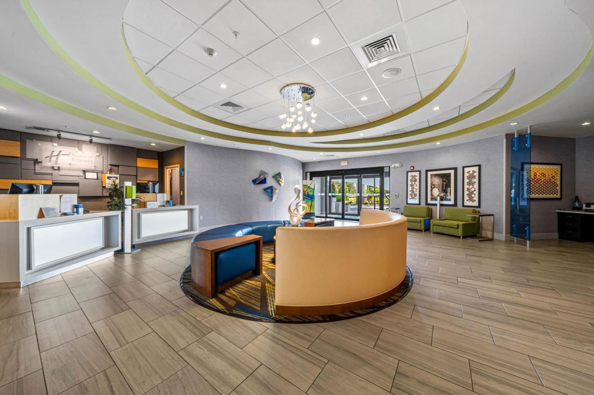 Holiday Inn Express & Suites Lakeland South, An Ihg Hotel Exterior photo