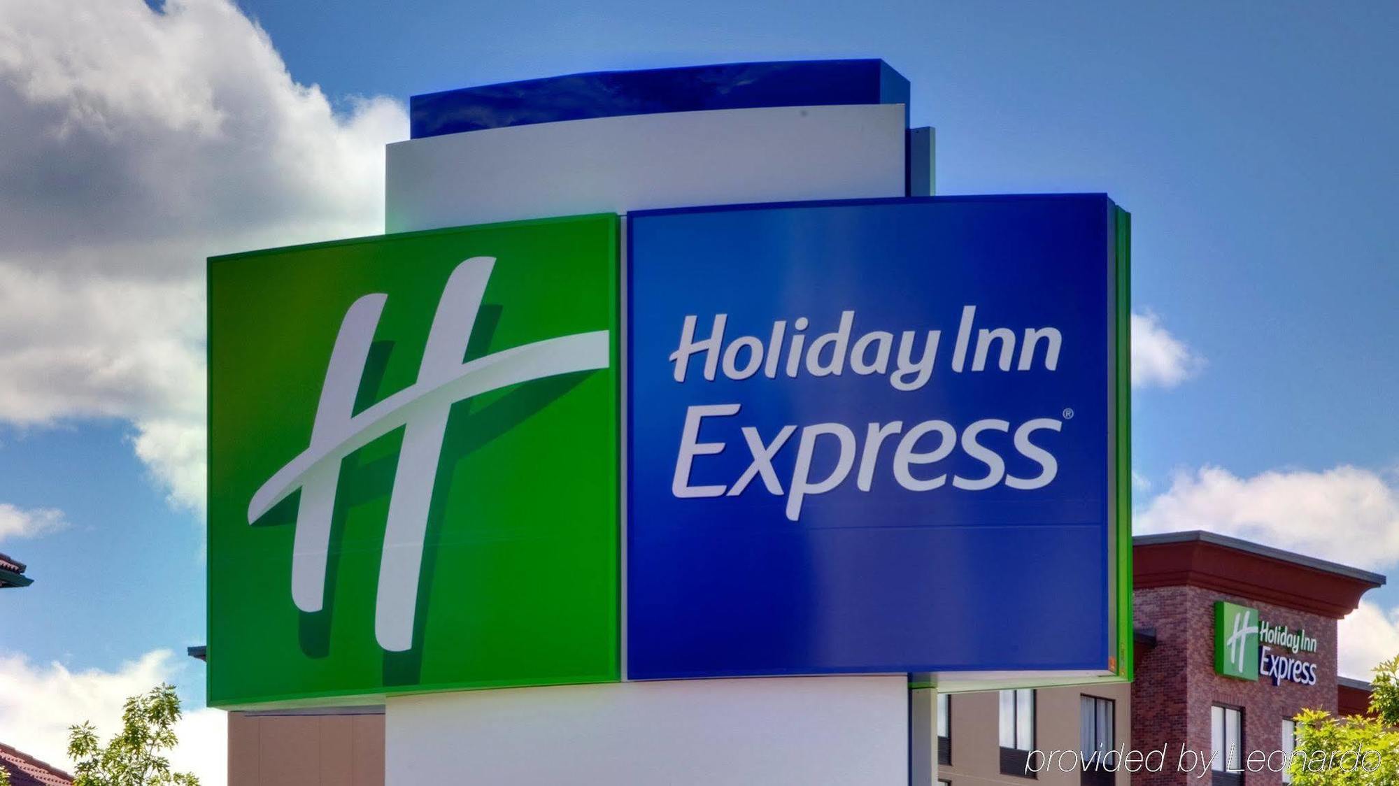 Holiday Inn Express & Suites Lakeland South, An Ihg Hotel Exterior photo